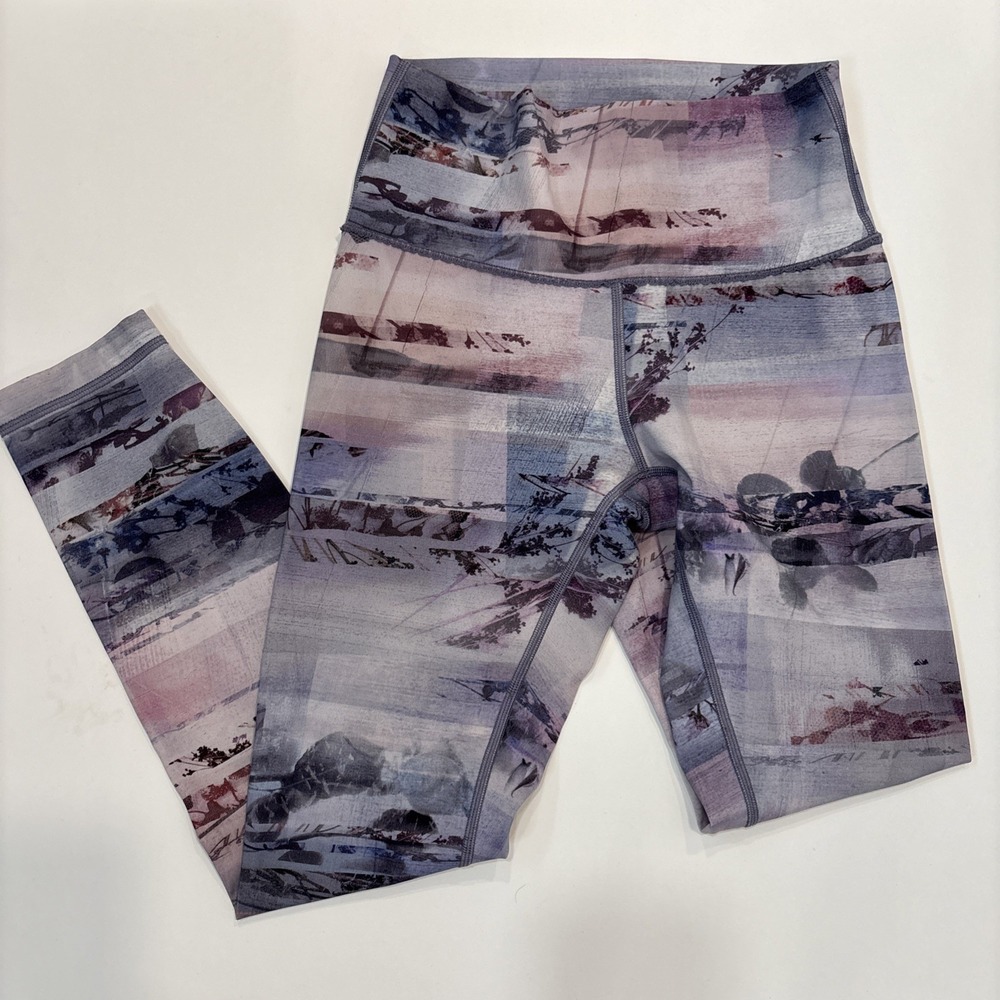 Lululemon Wunder Under Crop Leggings in Sunrise Silhouette - Size 4